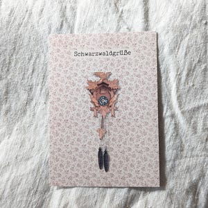 Grußkarte Postkarte aus dem Schwarzwald mit klassischer Kuckucksuhr