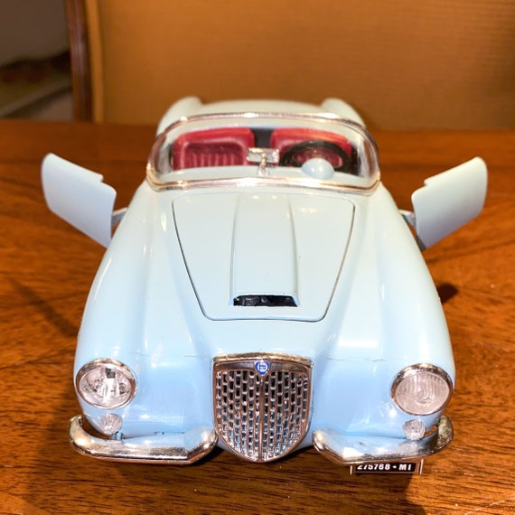 Bburago Lancia Aurelia B24 Spider 1955 Baby Blue Model Car 1/18