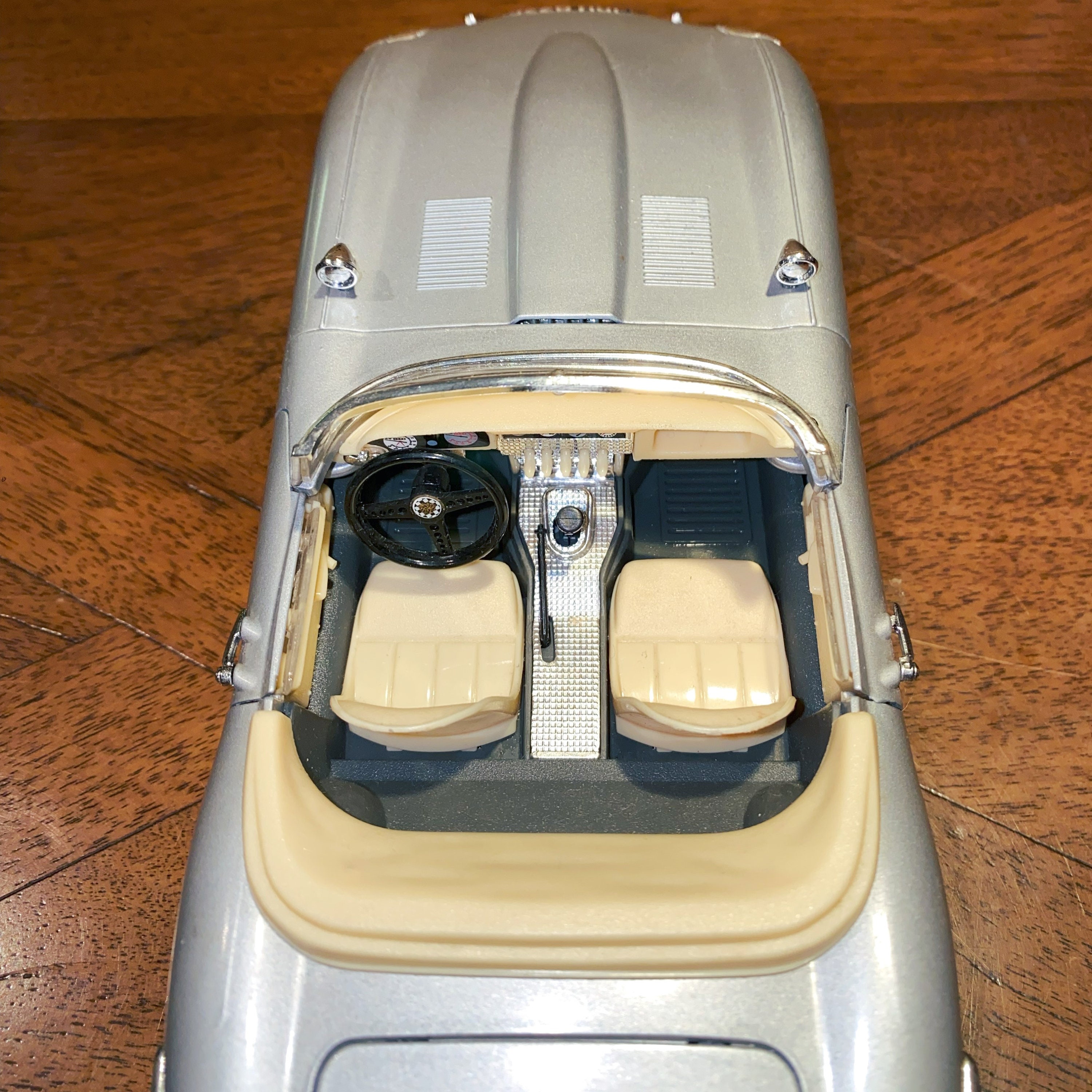JAGUAR E 1961 cabriolet Tour de France Rallye Monte C 1/18 kit monté BURAGO 7016 - Label Emmaüs