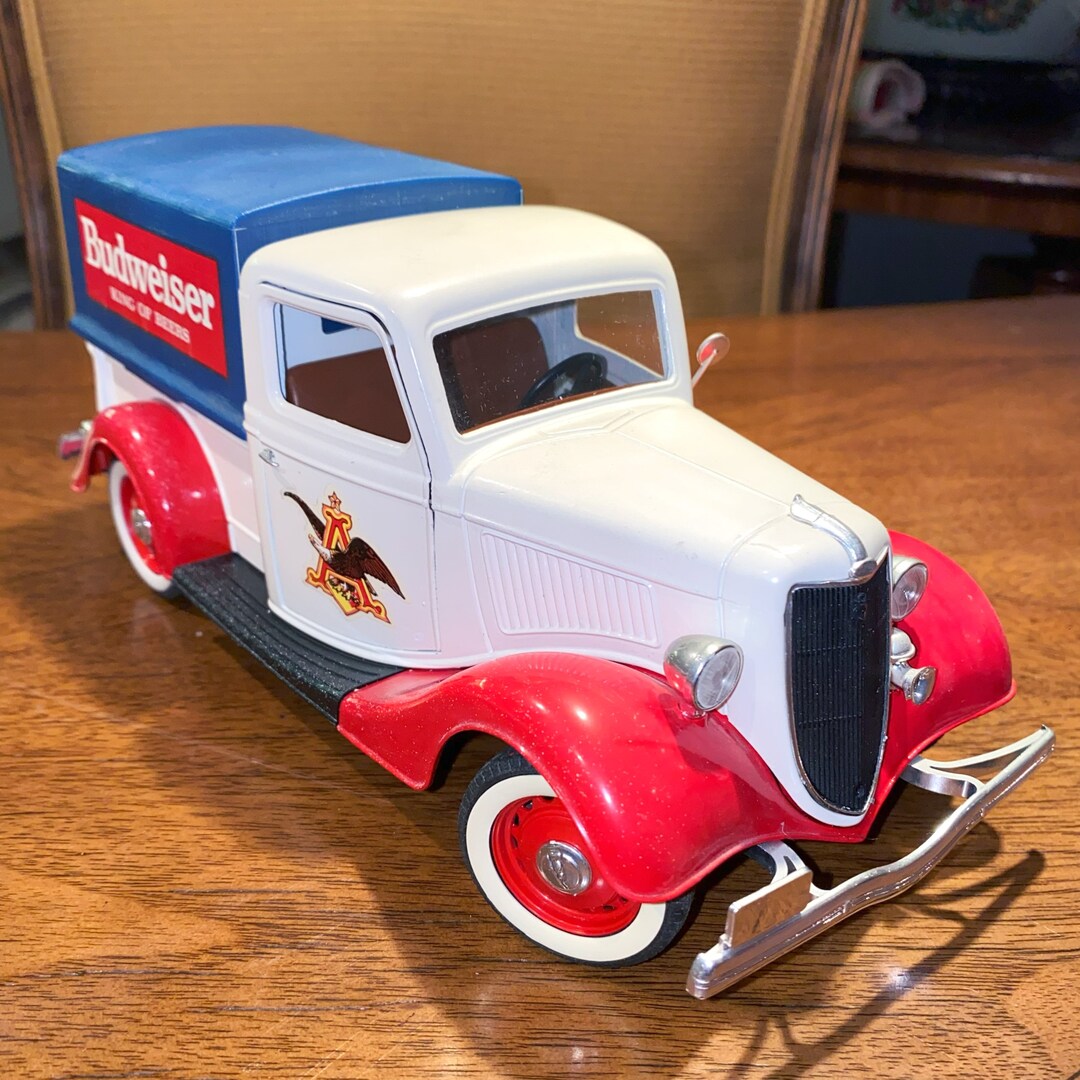 Ford V8 Pick Up 1936 Bâche Haute HERSHEY'S Blanc/marron Par Solido – Rare 1/19