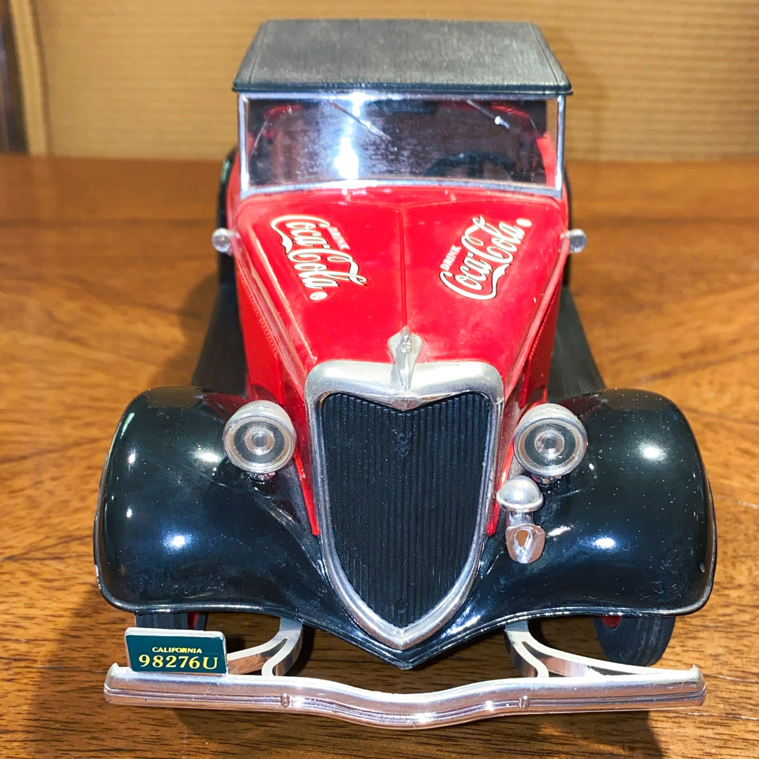 Solido Ford V8 Roadster 1934 Coca-cola Red & Black Model Car 1/19
