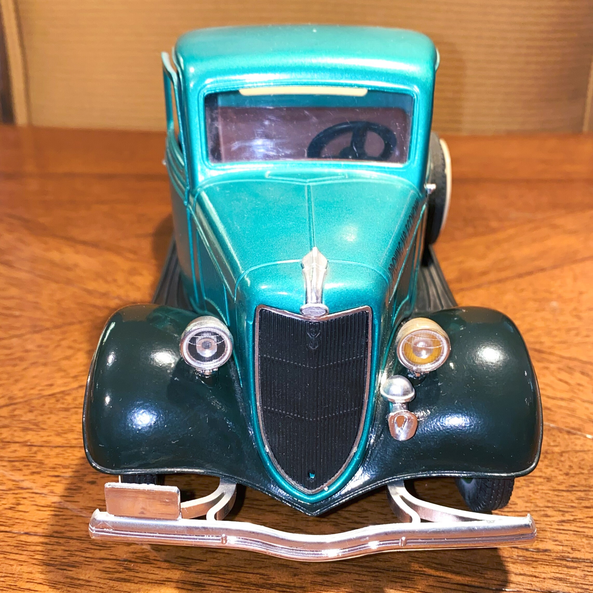 Ford V8 Pick Up SOLIDO 1:18 (Gebraucht) in Zürich für CHF 29 - mit