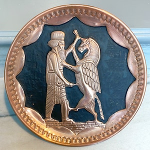 Plateau en cuivre estampé VTG Assiette décorative persane faite main en cuivre 11 po. de diamètre.
