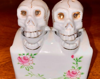 Vtg Nodders Skulls Salt & Pepper Shakers China Porcelain Souvenir Collectible