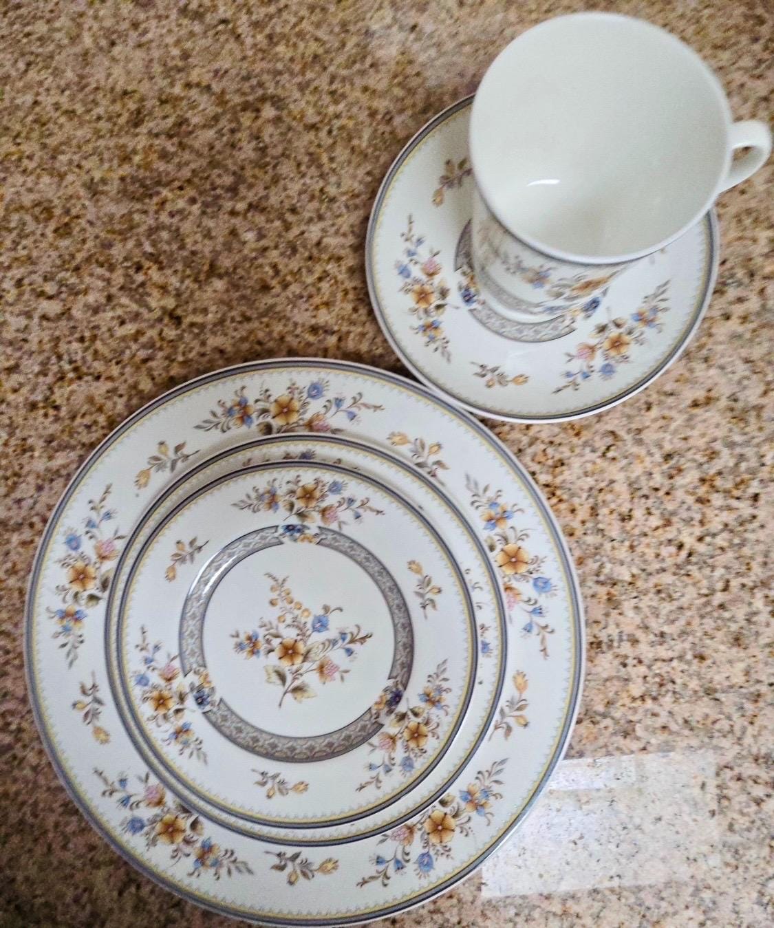 Vintage Mikasa Chippendale A-1 Fine Bone China Floral Design 20-pc