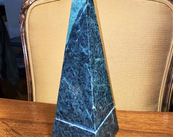 Vtg ‘92 Solid Green Marble Pyramid Paper Weight UIT Award Dean Witter