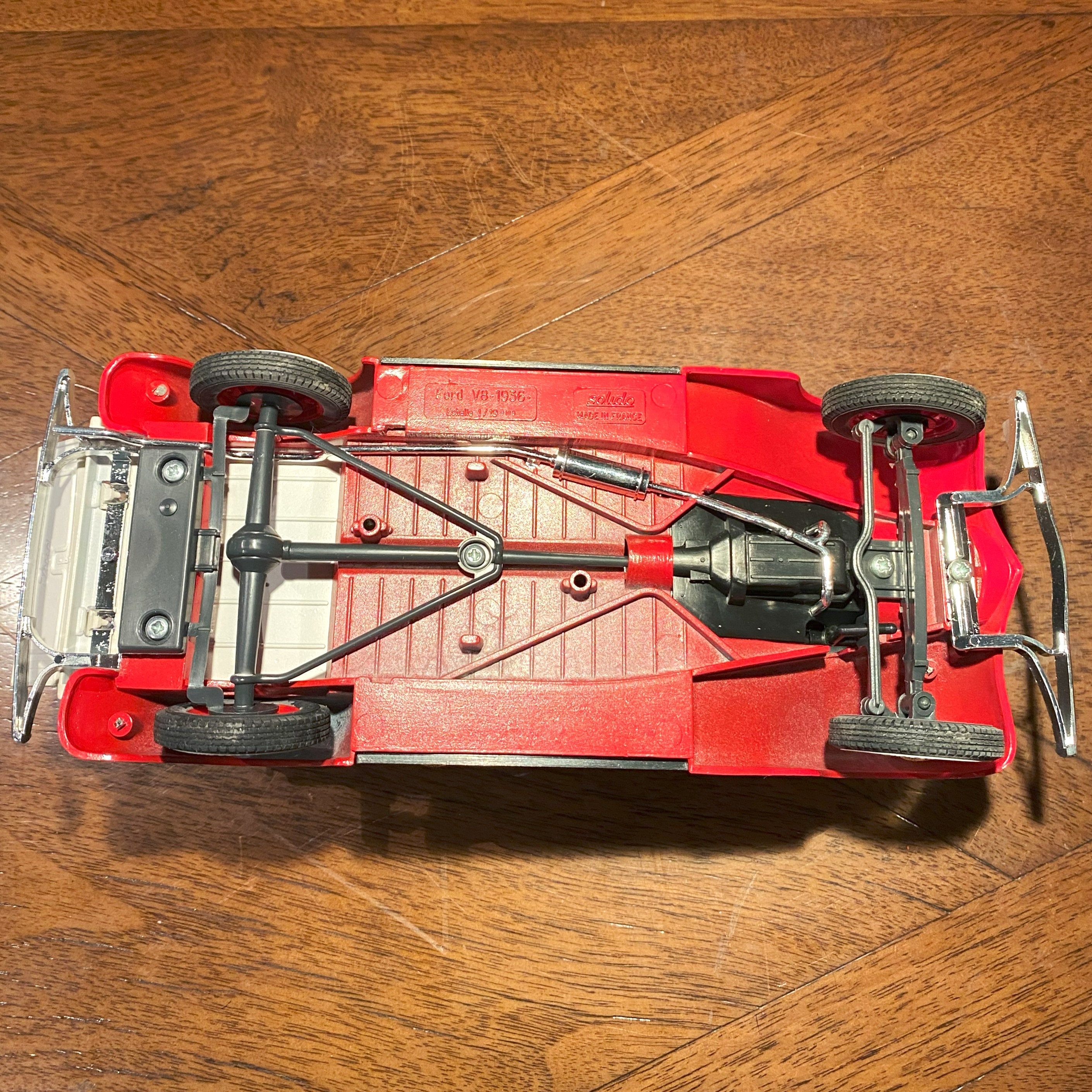Roue 1/19 Pour Modèle Ford V8 Pick-up Et Roadster 1936 De Chez Solido - Pièce Détachée Occasion