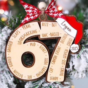 Adorno viral Six Seven, adorno personalizado con nombre en jerga y gorro de Papá Noel, adorno navideño 67, decoración divertida para el árbol, regalo navideño de la Generación Alfa