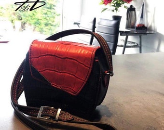 Sac bandoulière en cuir véritable, entièrement fait à la main.