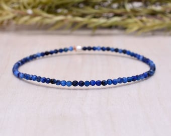 Kyanit Stretch Armband, zarte Perlen blauer Edelstein Schmuck