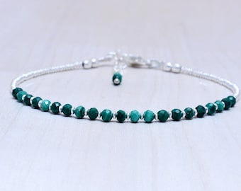 Pulsera de malaquita, pequeña pulsera con cuentas de piedras preciosas verdes, plata esterlina o relleno de oro, pulsera apilable de piedras preciosas, piedra natal de mayo