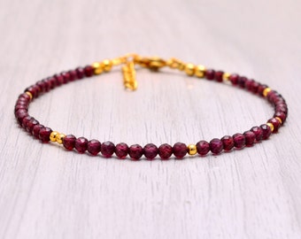 Bracciale con perline di granato rosso, in argento sterling o placcato oro, pietra portafortuna di gennaio.