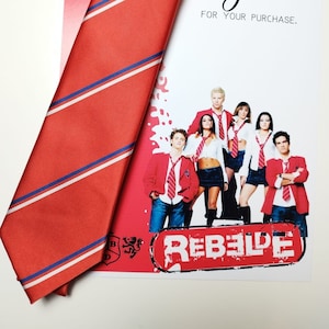 Corbata original RBD / Corbata Rebelde / Corbata roja RBD de poliéster / Corbatas escolares Elite Way / Uniforme RBD