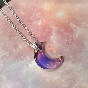 Verloop paars roze maansikkel met goudfolie vlokken glas hanger ketting