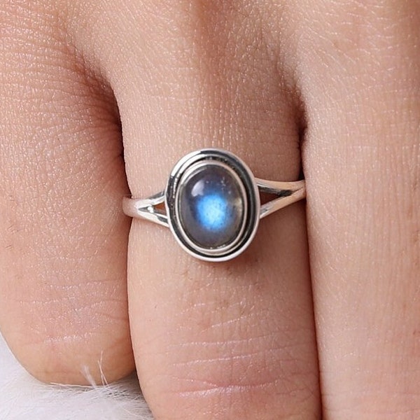 Labradorite Ring / 925 Sterling Silver Ring / Blue Fire Gemstone Ring / Women Silver Jewelry / Minimalist Ring / Boho Ring / Gift for Her