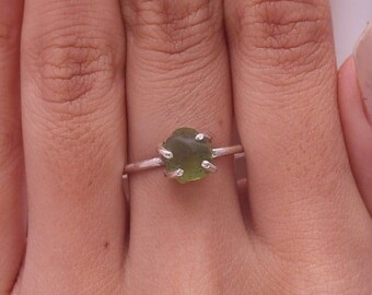 Peridot Ring/925 Sterling Zilveren Ring/Ruwe Edelsteen Ring/Handgemaakte Zilveren Sieraden/Sierlijke Ring/Ring voor vrouwen