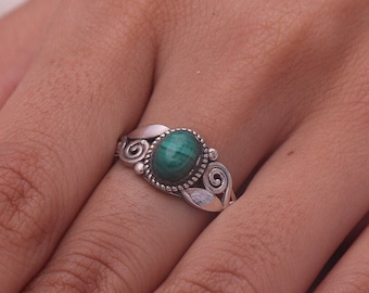 Malachite Ring / 925 Sterling Silver Ring / April Birthstone Ring / Minimalist Jewelry / Gemstone Ring / Oval Shaped Ring / Christmas Gift