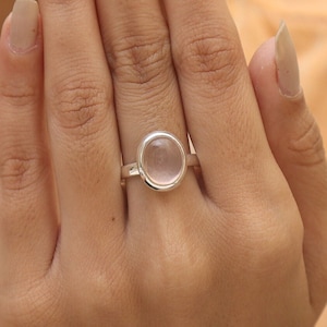 Rose Quartz Ring / 925 Sterling Silver Ring / Oval Gemstone Ring / Handmade Ring / Minimalist Jewelry / Crystal Ring / Wedding Gift for Her