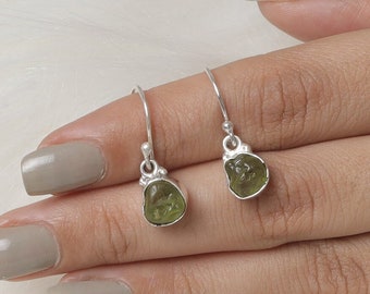 Raw Peridot Earrings / 925 Sterling Silver Earrings / August Birthstone Earrings / Rough Gemstone Jewelry / Dangle Drop Earrings