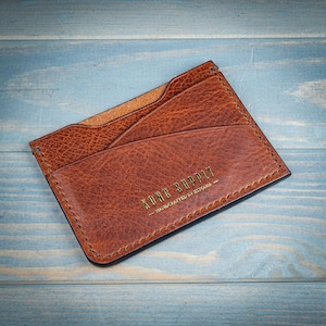 Tarjetero de cuero italiano hecho a mano / Regalo de lujo minimalista para hombres y mujeres / Billetera delgada de cuero italiano hecha a mano / Bishop XS Wax OB