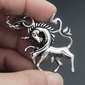 Pingente de unicórnio da sorte sólido/colar de cavalo mítico de fantasia 3D/aço inoxidável 316L/joias de amuleto do zodíaco masculino e feminino/corrente grátis/caixa de presente