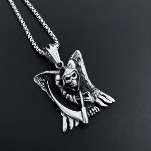 Pingente de foice de ceifador alado/Colar de anjo da morte/Aço inoxidável 316L/Joia de amuleto gótico com caveira de motociclista punk/Corrente grátis/Caixa de presente