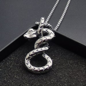 Collar de serpiente víbora grabado/Colgante de serpiente retorcida sólida 3D/Acero inoxidable 316L/Hombres Mujeres Cool Zodiac Amuleto Cobra Joyería/Caja de regalo