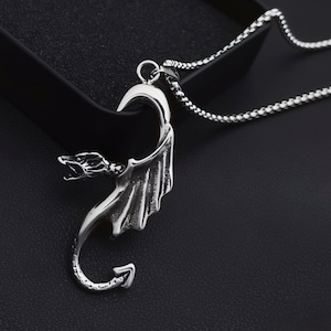 Madre del dragón/Colgante de serpiente voladora celta/Collar de serpiente con alas/Acero inoxidable 316L/Joyería del zodíaco gótico de fantasía/Cadena gratis/Caja de regalo