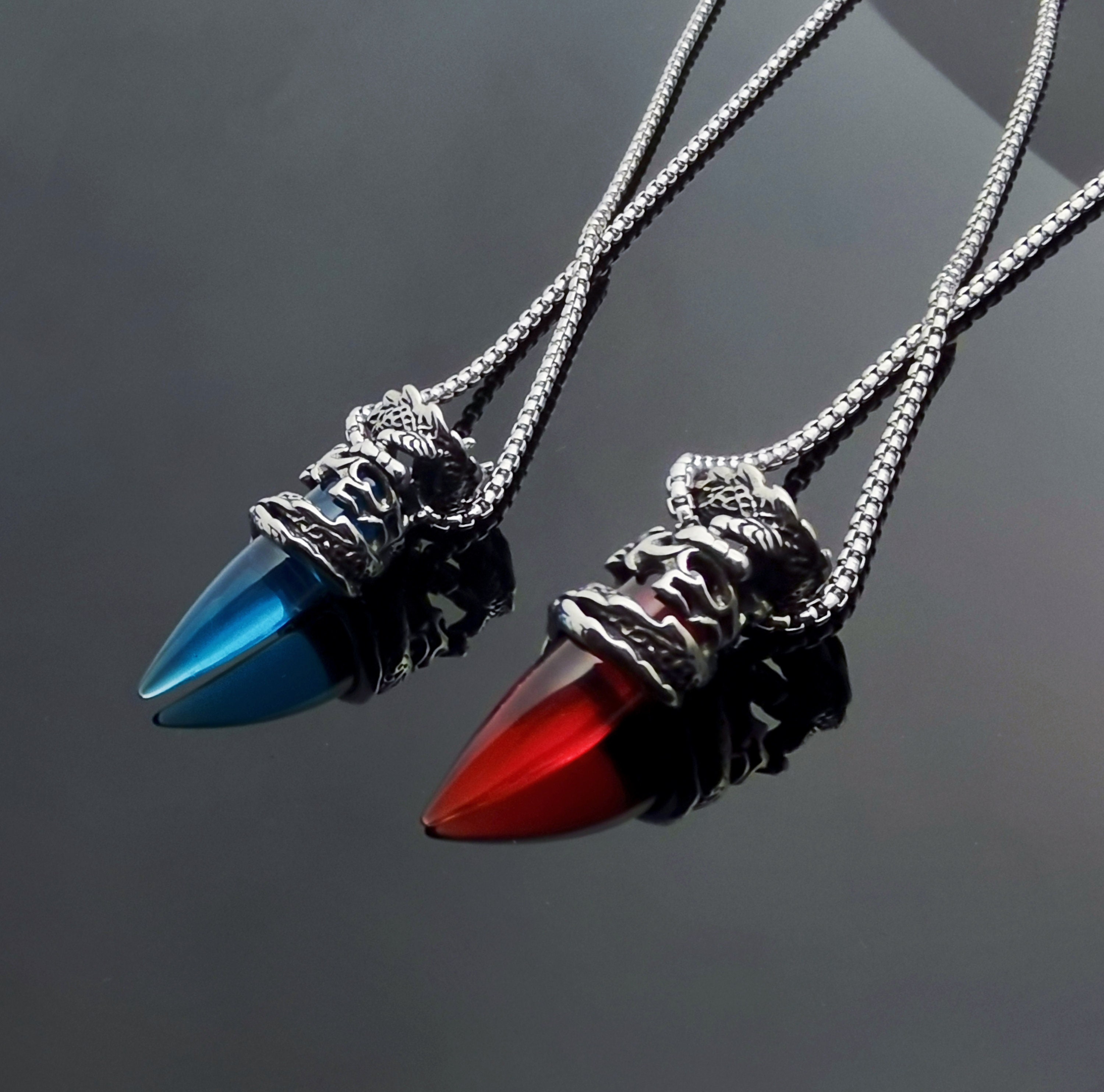 ブルーレッドウルフトゥースペンダント/彫刻されたドラゴンスピリット