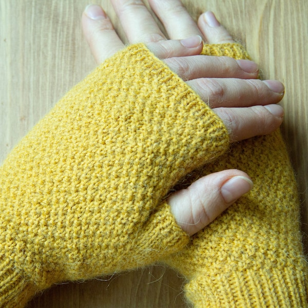 Fingerless gloves knittinng pattern for beginners, minimalist pattern