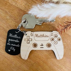 Personalisierter Schlüsselanhänger in Form eines Controllers, ein tolles originelles Geschenk aus Holz und eloxierter Aluminiumplatte