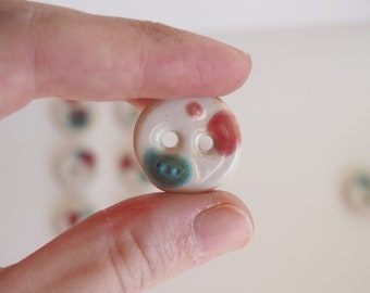 Juego de 2 botones de cerámica hechos a mano para proyectos de tejido, costura o álbumes de recortes, manchas de coral