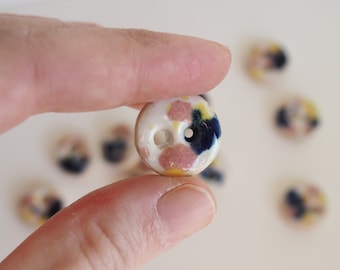 Conjunto de 2 botones de cerámica hechos a mano para tejer, coser o proyectos de álbumes de recortes, patrón de confeti