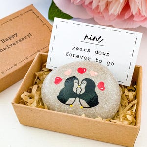 Regalo personalizzato per il nono anniversario di matrimonio a forma di pinguino per lui, marito e moglie, regalo per il nono anniversario di matrimonio per lei, biglietto unico per il nono anniversario di matrimonio
