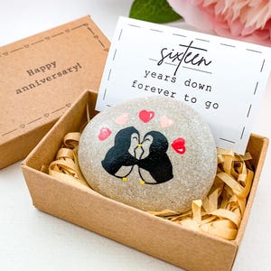 Regalo personalizzato per il 16° anniversario di matrimonio a forma di pinguino per uomo, marito e moglie, regalo per il 16° anniversario di matrimonio per lui e lei, biglietto d'auguri unico per il 16° anniversario.