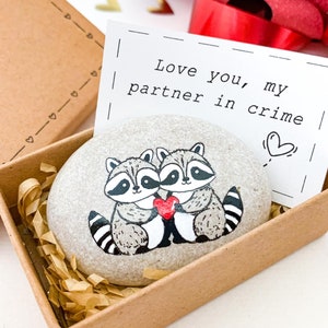 Regalo de mapache personalizado para él, novio, esposo, cumpleaños, regalo de aniversario para su novia, esposa, mi compañero en el crimen, tarjeta de San Valentín