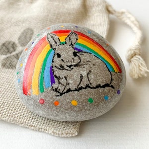 Regalo commemorativo personalizzato per coniglio domestico, coniglio sotto roccia arcobaleno della simpatia, piccolo ricordo per animali domestici per coniglio, regali per bambini in caso di perdita del coniglio dal dolore