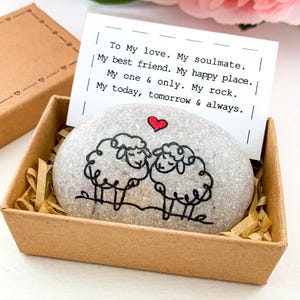 Regalo di San Valentino personalizzato per lui Regalo di San Valentino per fidanzato Biglietto di San Valentino unico per uomo, marito divertente La nostra prima idea regalo di San Valentino per fidanzato
