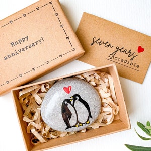 Regalo di anniversario in rame personalizzato per marito, uomo e moglie, piccolo regalo per il settimo anniversario per lui e lei, biglietto di auguri unico per il settimo anniversario con pinguini