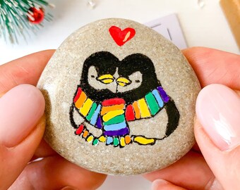 Personalisierter Regenbogen-Herz-Kieselstein, kleines Geschenk für lesbische Freundin, einzigartig, süßes romantisches Geschenk für schwulen Freund, LGBT-Valentinsgeschenke