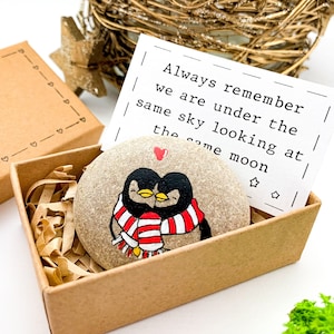 Personalisierte Pinguin Rock Fern Beziehung Geschenk für Freund Freundin, Fern Valentinstag Geschenke für ihn ihr Paar