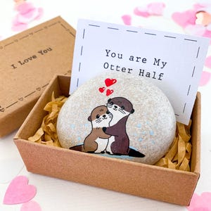 パーソナライズされたカワウソの石、彼女へのバレンタインデーの贈り物、彼へのユニークなバレンタインの贈り物、バレンタインカード、遠距離恋愛中のカップルへの贈り物、バレンタインデー