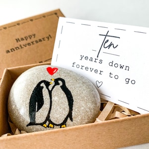Regalo di anniversario di latta pinguino personalizzato per lui, biglietto di auguri per il decimo anniversario per lei, regalo per il decimo anniversario di matrimonio per uomo, marito e moglie