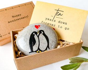 Regalo personalizado del décimo aniversario para el marido, la esposa, el regalo de aniversario de hojalata, el décimo aniversario le presenta su pingüino de tarjeta del décimo aniversario
