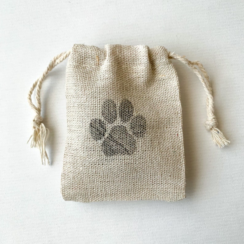 Personalized pet dog remembrance gift, basset hound dog death gifts, small memorial gift stone Sympathy card loss of dog sorry for your loss Cotton bag with paw