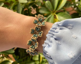 Beaded flower bracelet - gyöngy virágos karkötő