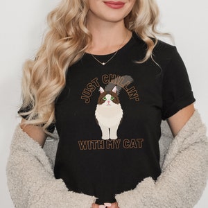 Chemise chat des forêts norvégiennes, chaton Wegies | -shirt Je me relaxe avec mon chat | t-shirt maman chat | Chemise décontractée cadeau pour animal de compagnie | Cadeaux de la forêt norvégienne