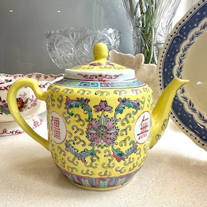 Traditional Chinese Yellow Porcelain Teapot Symbolising Royalty, Prosperity, Harmony - Tea Pot Circ 1980&#39;s Chinese Mun Shou Design