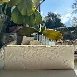 SPODE Velamour Planter Satin Smooth White Ceramic Daffodil Jardiniere . Vintage White Glazed Ceramic Jardiniere / Trough Vase