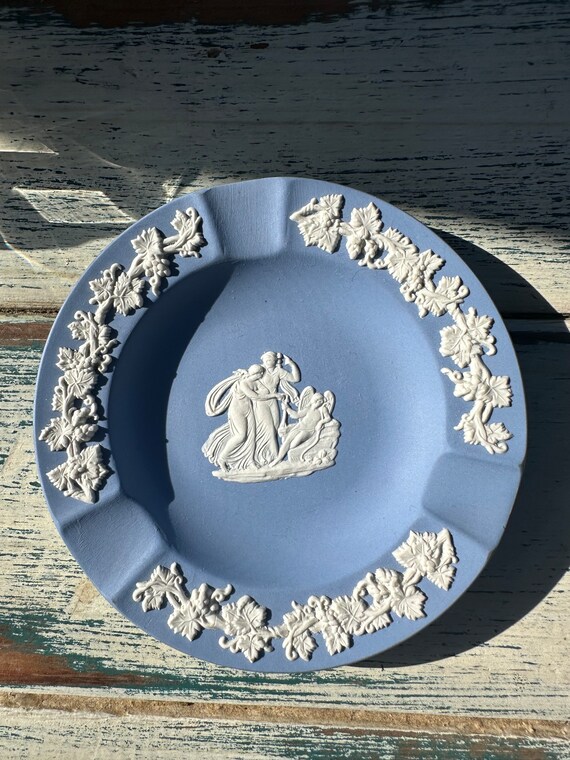 ヴィンテージ ウェッジウッド ジャスパーウェア ラウンド灰皿 | 青と白